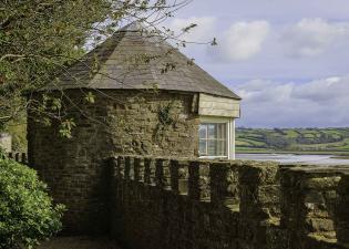 Yr wylfa / The gazebo